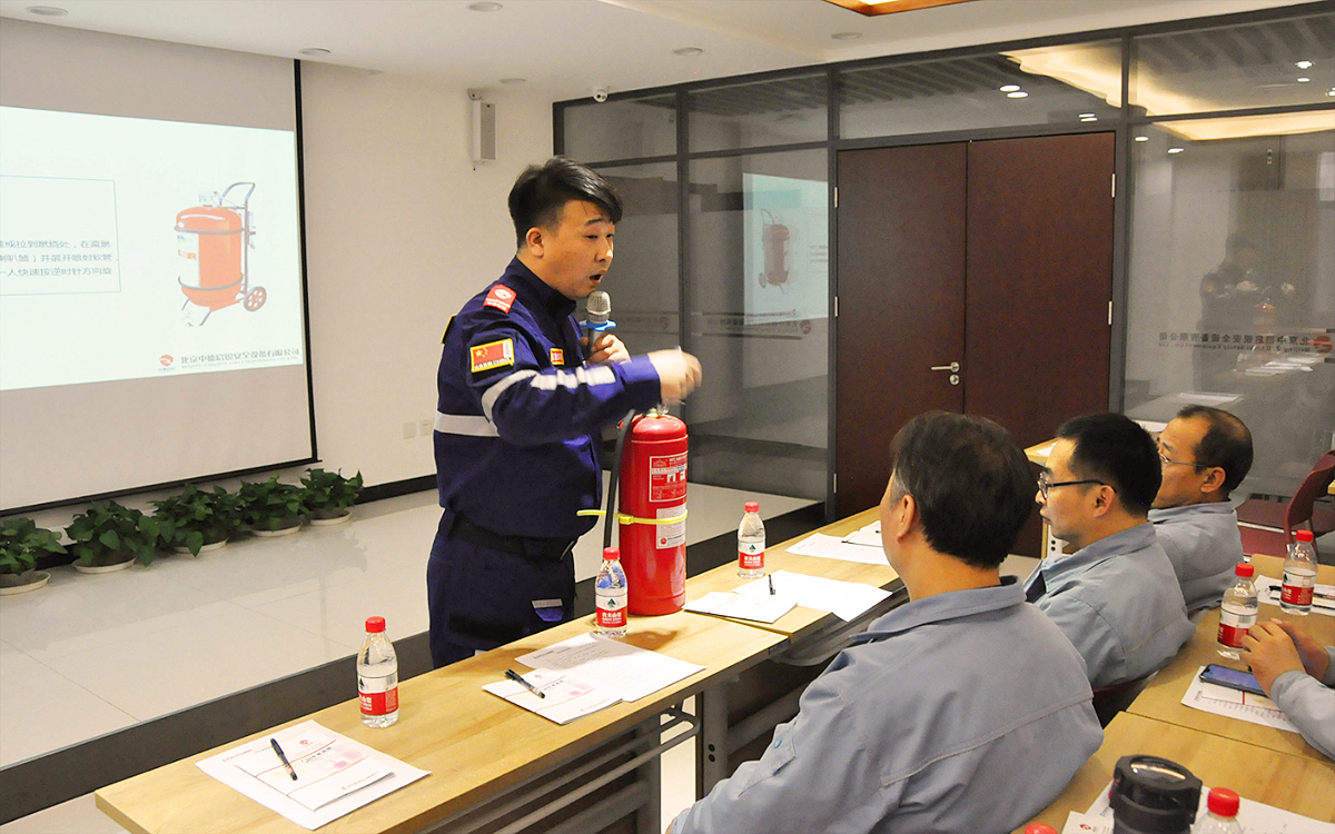 深圳展臺(tái)搭建公司培訓(xùn)員工提高安全意識(shí) 深圳展臺(tái)搭建公司培訓(xùn)員工提高安全意識(shí)